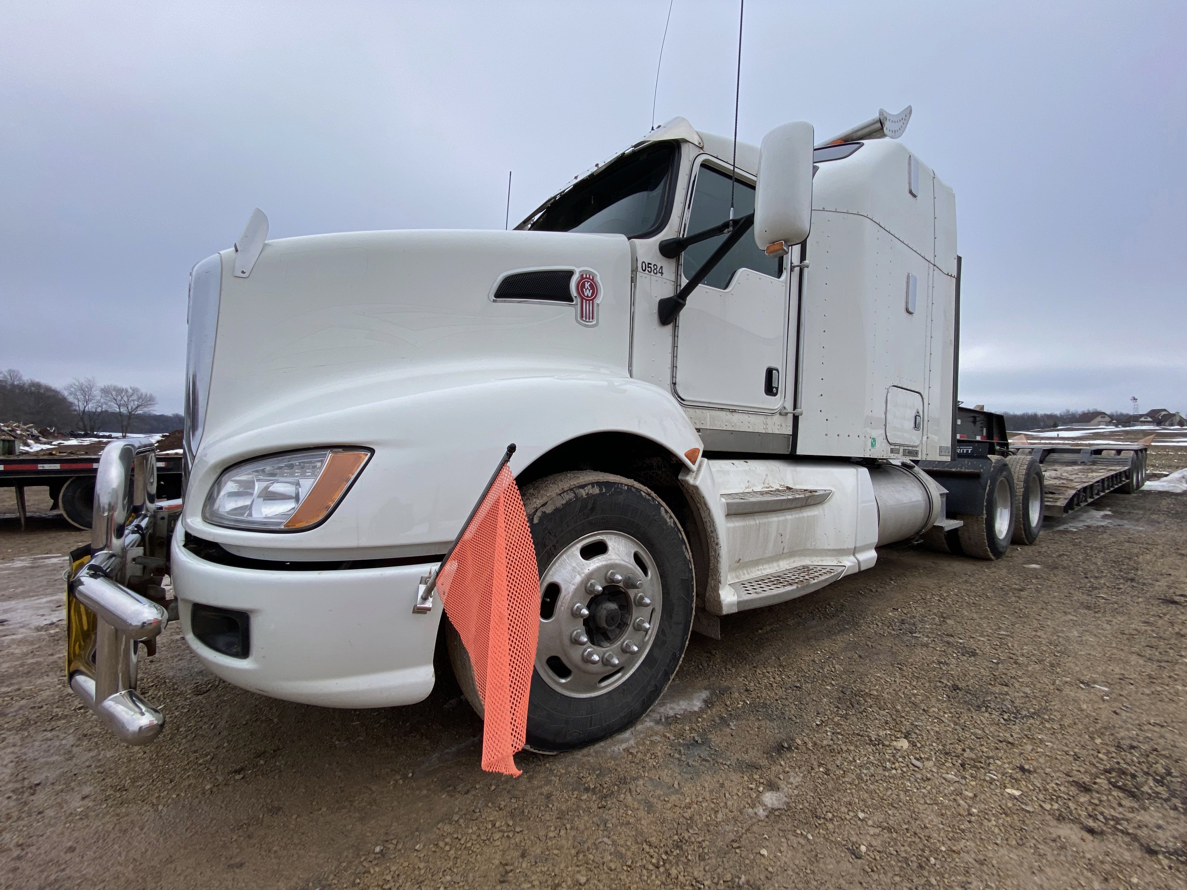 2009 KENWORTH T660 - Image 2